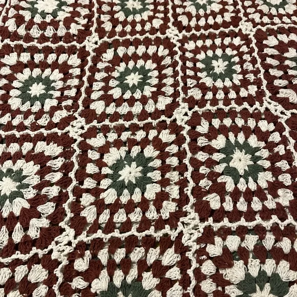 Shabby Chic Cotton Crocheted Flowers Throw/Blanket - Picture 4 of 5